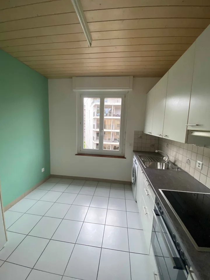Grosszügige, helle 3-Zimmer-Wohnung mit Balkon - modernisiert und zentral gelegen in Grenchen
