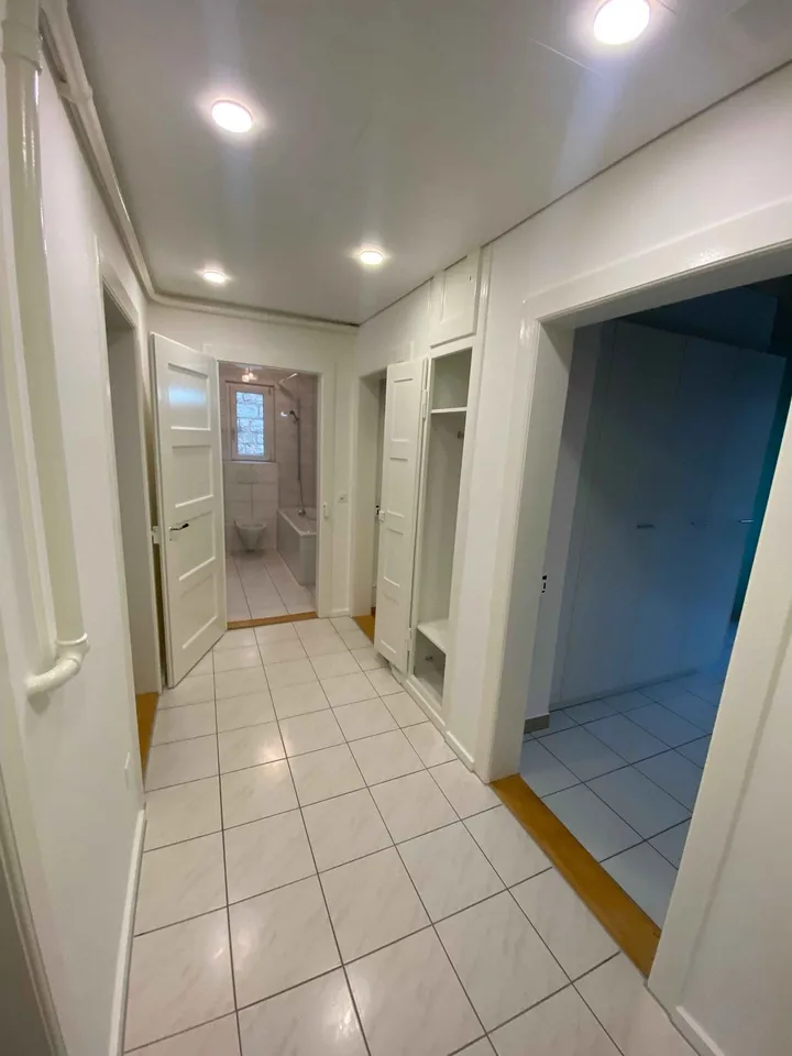 Grosszügige, helle 3-Zimmer-Wohnung mit Balkon - modernisiert und zentral gelegen in Grenchen