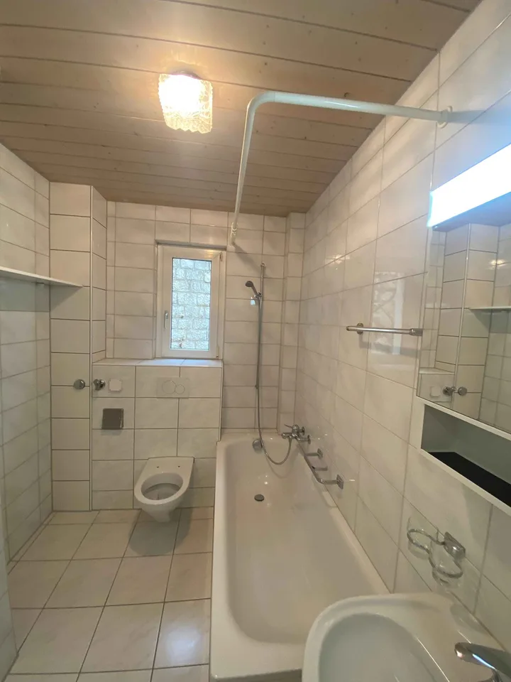 Grosszügige, helle 3-Zimmer-Wohnung mit Balkon - modernisiert und zentral gelegen in Grenchen