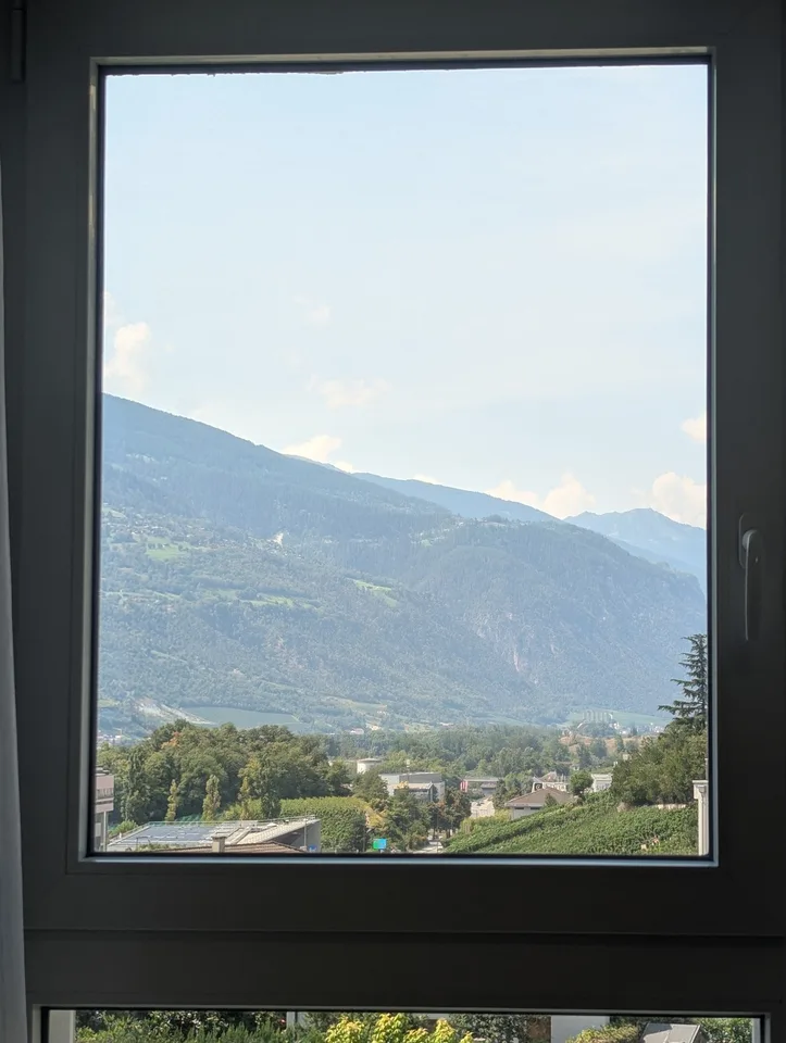 Appartement 3,5 pièces avec balcon et garage box à Sierre – disponible dès le 1er octobre 2026