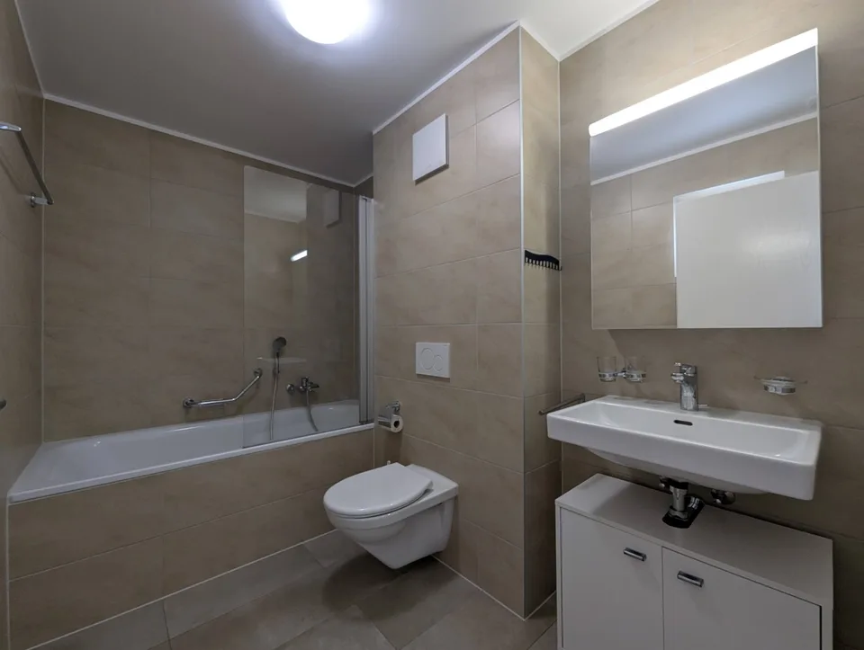 Appartement 3,5 pièces avec balcon et garage box à Sierre – disponible dès le 1er octobre 2026