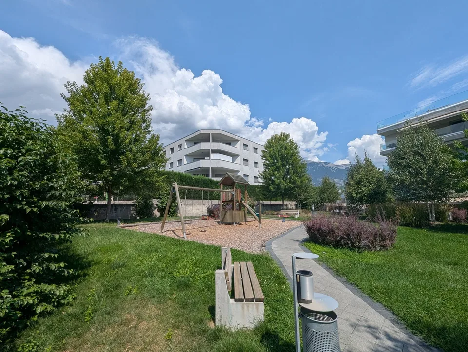 Appartement 3,5 pièces avec balcon et garage box à Sierre – disponible dès le 1er octobre 2026