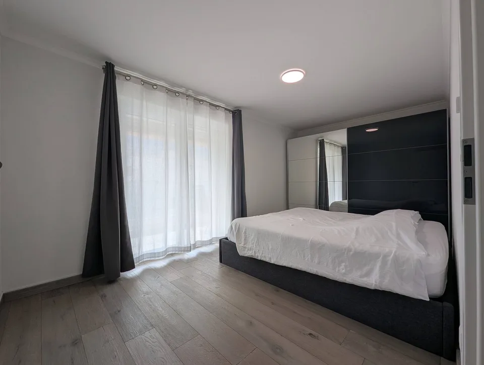 Appartement 3,5 pièces avec balcon et garage box à Sierre – disponible dès le 1er octobre 2026