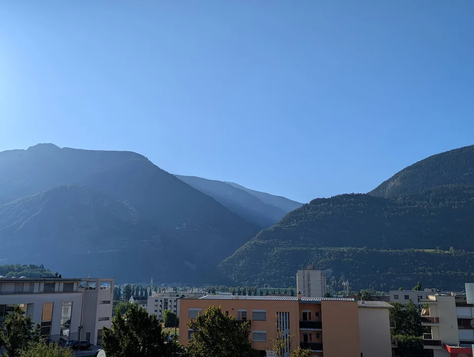 Appartement 3,5 pièces avec balcon et garage box à Sierre – disponible dès le 1er octobre 2026