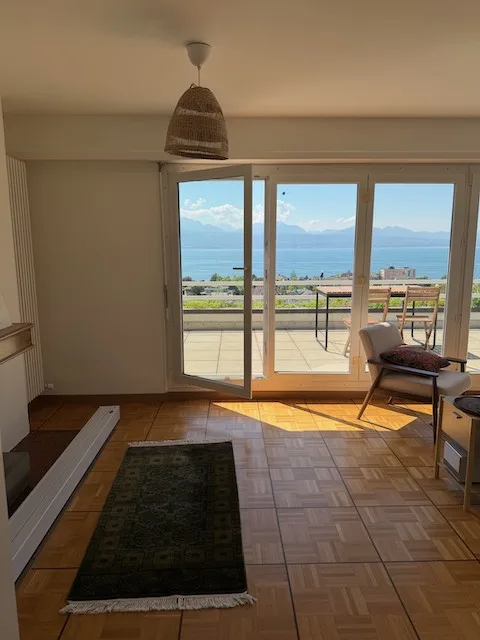 Takeover 2 furnished rooms with terrace, lake view & Alpine view