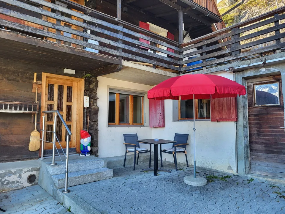 Gemütliche möbellierte 2.5-Zimmer-Walliserwohnung in Zeneggen, 15min von Visp
