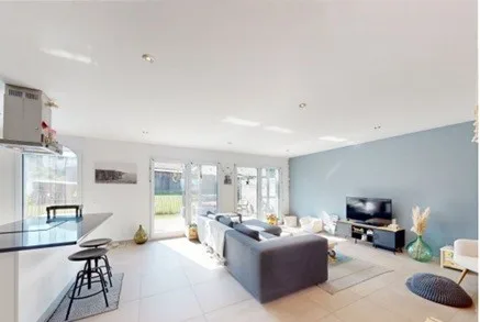 COLOCATION : chambre meublée, salle de bains privée