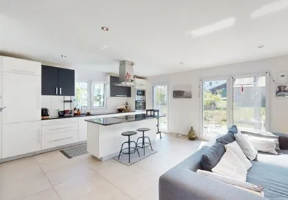 COLOCATION : chambre meublée, salle de bains privée