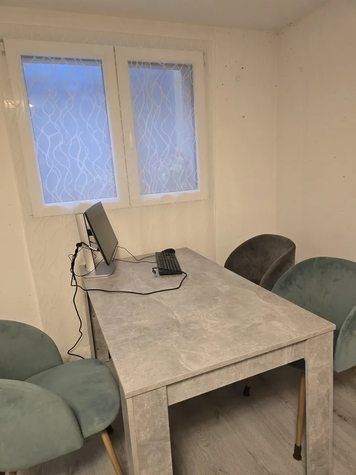 COLOCATION : chambre meublée, salle de bains privée