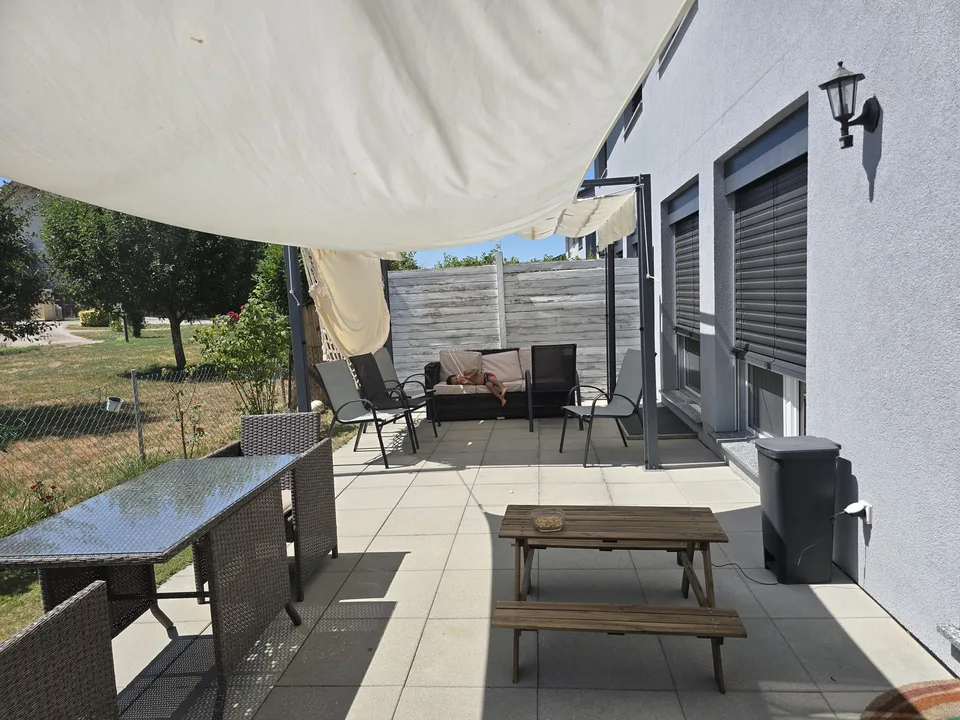 COLOCATION : chambre meublée, salle de bains privée