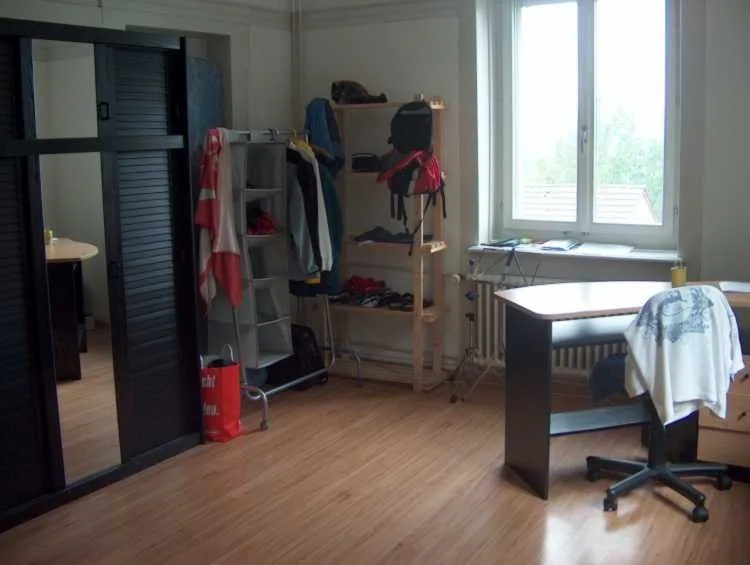 Studentenhaus 4-Zimmer-WG Wohnung