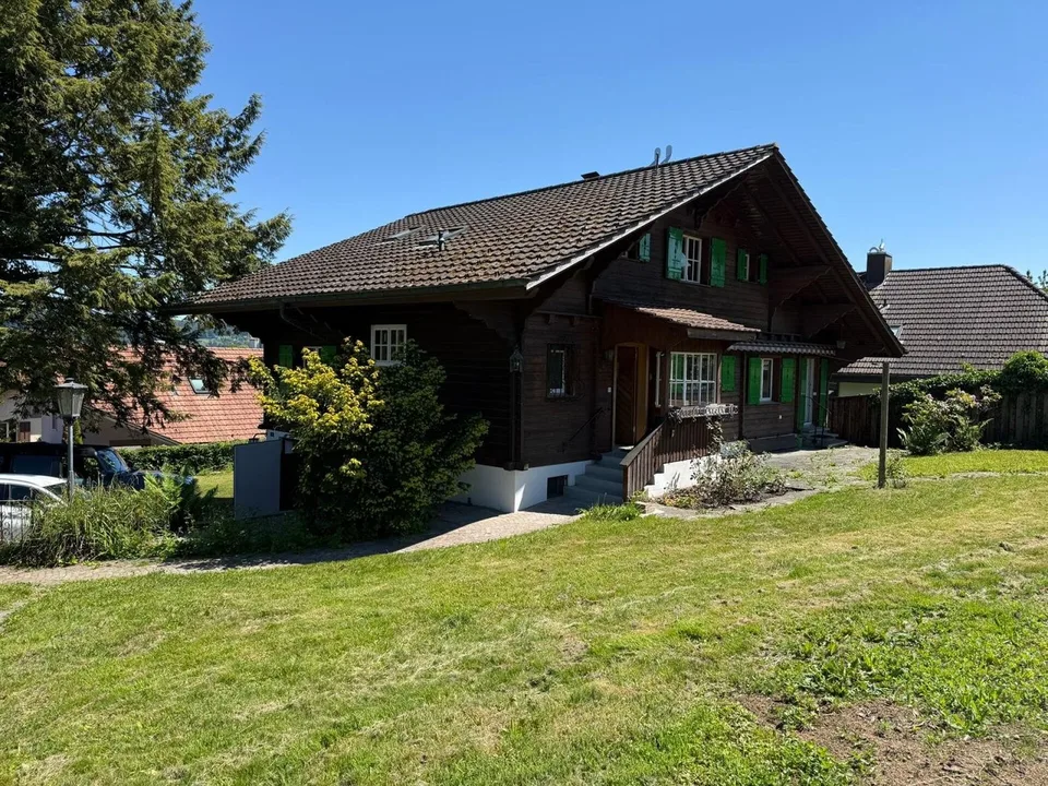 CHALET MIT CHARME, VIEL LAND UND GROSSEM POTENZIAL
