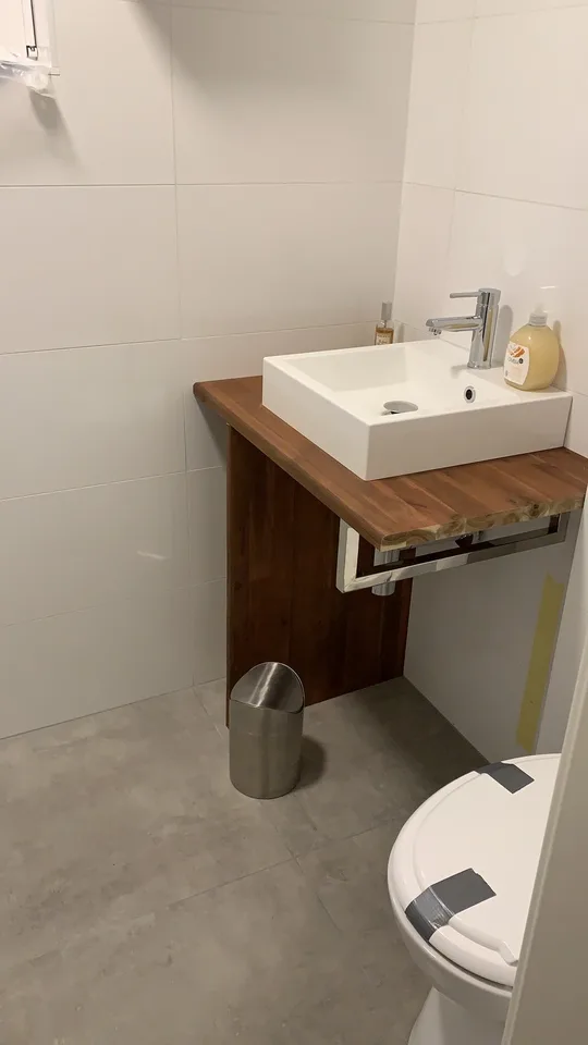 Chambre, salle de douche/wc et kitchenette