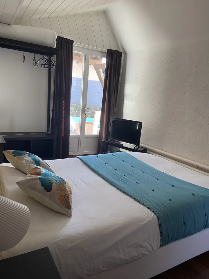Chambre, salle de douche/wc et kitchenette
