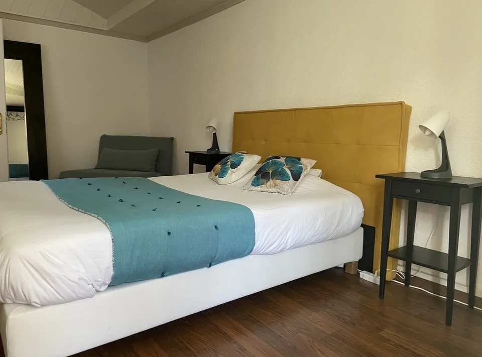 Chambre, salle de douche/wc et kitchenette