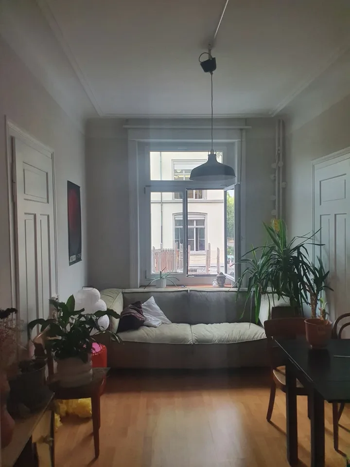 Grosszügiges WG-Zimmer mit eigenem Balkon im Kreis 4