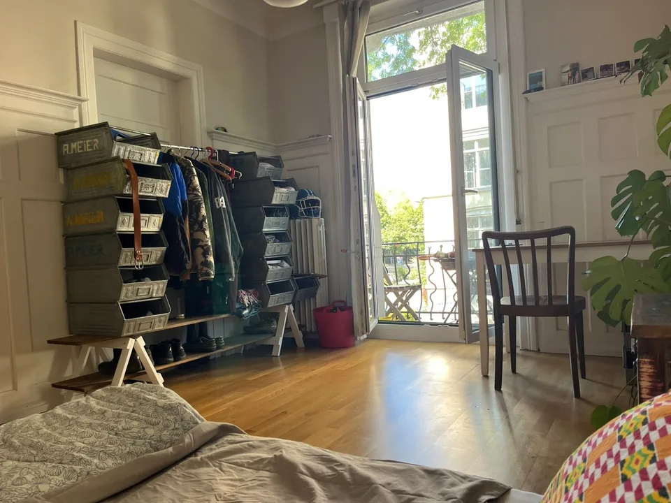 Grosszügiges WG-Zimmer mit eigenem Balkon im Kreis 4