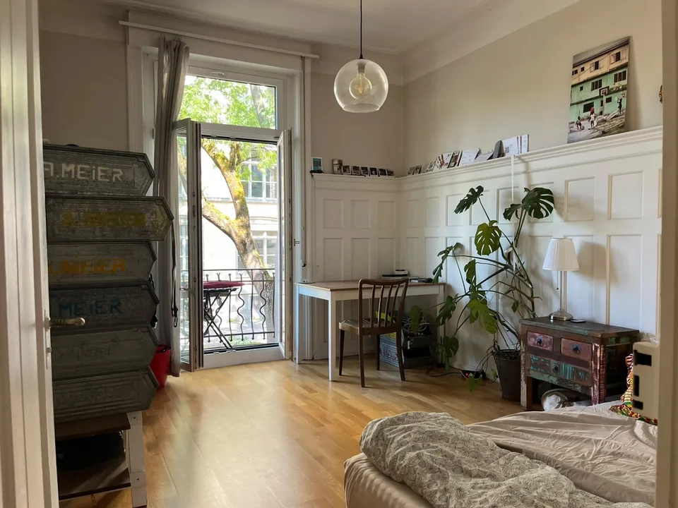 Grosszügiges WG-Zimmer mit eigenem Balkon im Kreis 4