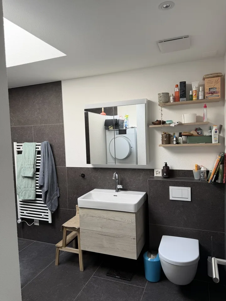 3½ ZIMMER-DACHWOHNUNG IN UNTERÄGERI (ZG), MÖBLIERT, TEMPORÄR