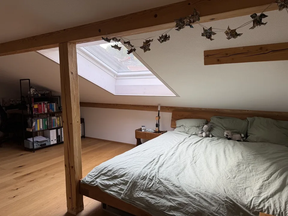 3½ ZIMMER-DACHWOHNUNG IN UNTERÄGERI (ZG), MÖBLIERT, TEMPORÄR