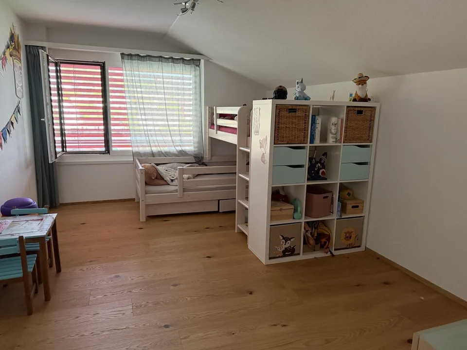3½ ZIMMER-DACHWOHNUNG IN UNTERÄGERI (ZG), MÖBLIERT, TEMPORÄR