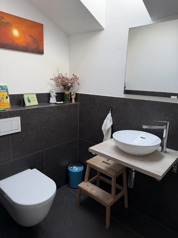 3½ ZIMMER-DACHWOHNUNG IN UNTERÄGERI (ZG), MÖBLIERT, TEMPORÄR