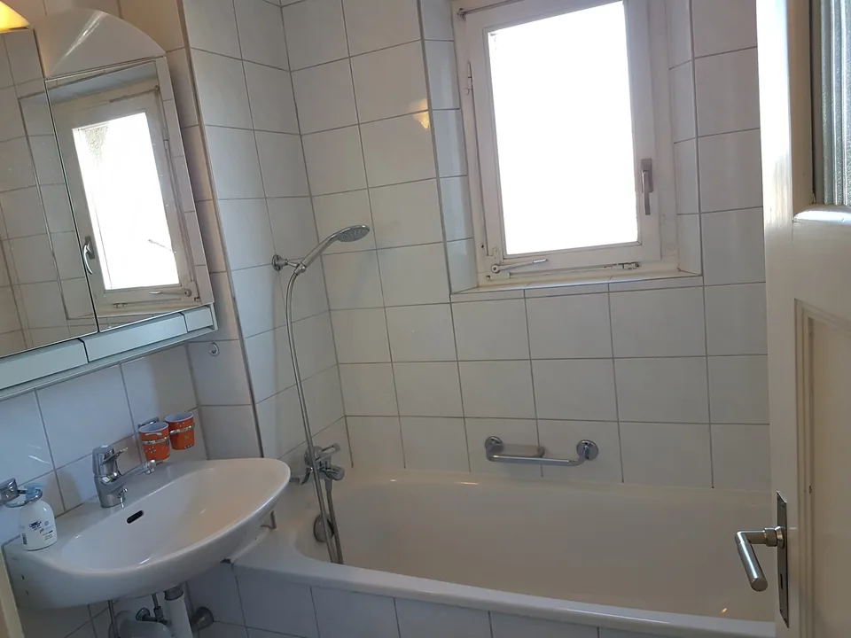 A furnished WG-room in Adliswil (Zurich land) is available from 1. October 2026