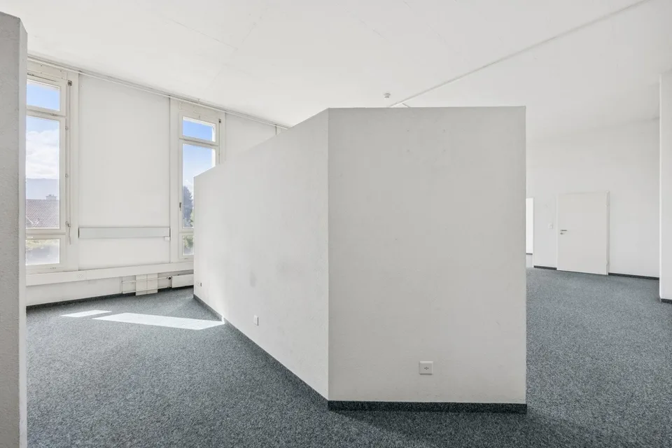 Attraktive Gewerbe- oder Bürofläche im schönen Rheintal