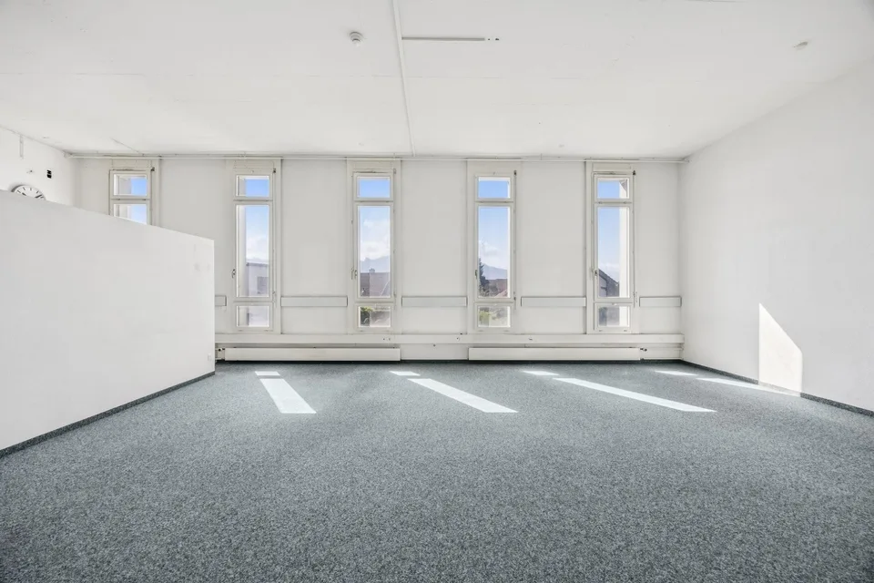 Attraktive Gewerbe- oder Bürofläche im schönen Rheintal