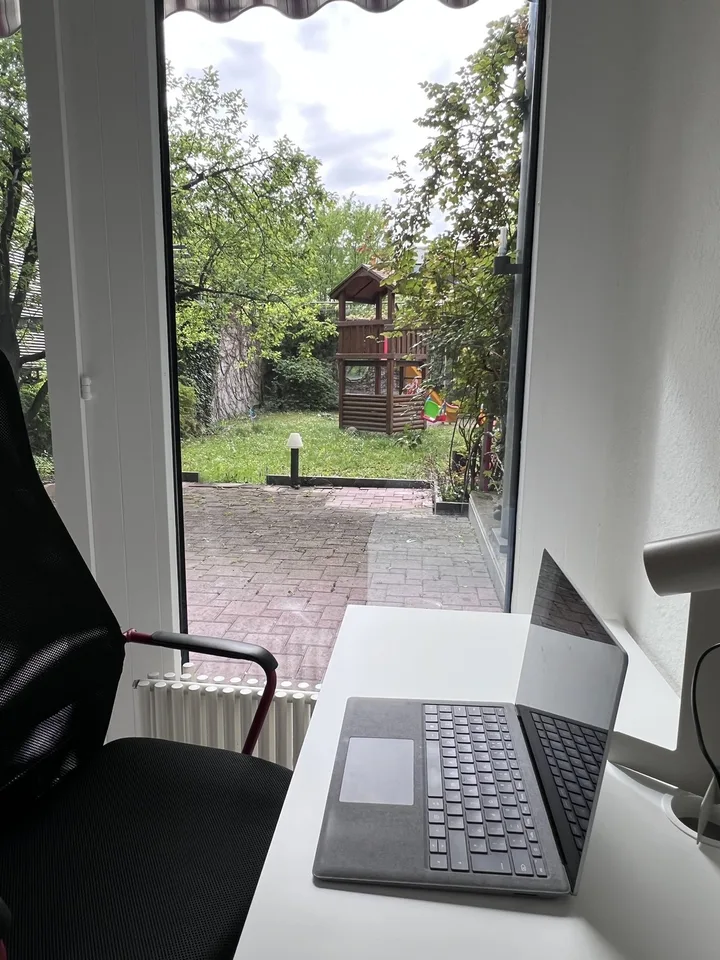 WG Zimmer zu vermieten in frisch renovierter Wohnung – Top Lage, alles inklusive!