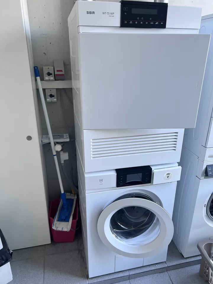 WG Zimmer zu vermieten in frisch renovierter Wohnung – Top Lage, alles inklusive!