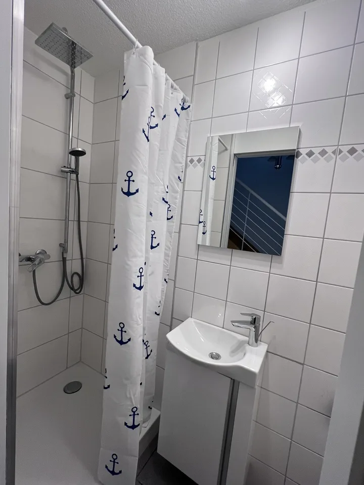 WG Zimmer zu vermieten in frisch renovierter Wohnung – Top Lage, alles inklusive!