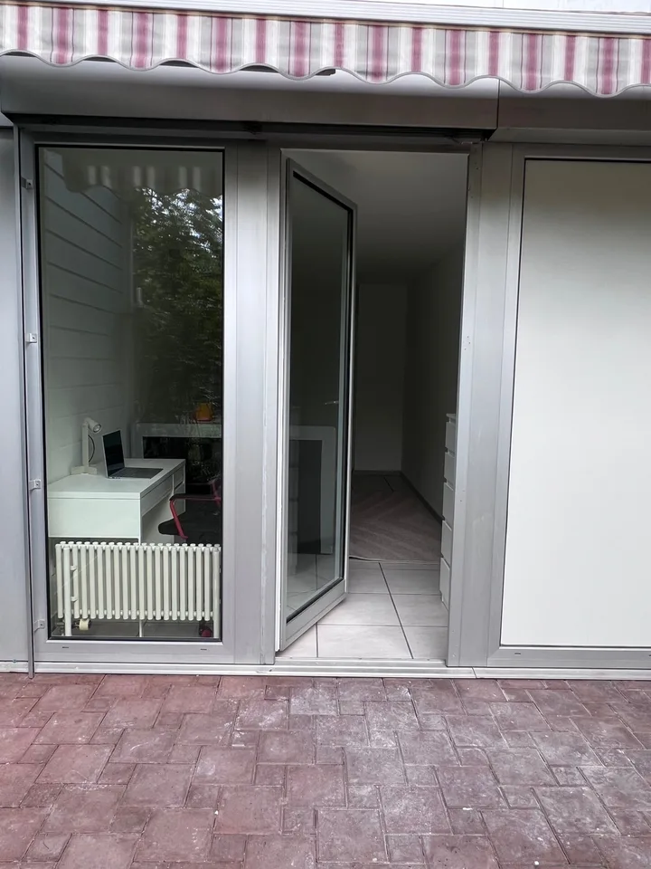 WG Zimmer zu vermieten in frisch renovierter Wohnung – Top Lage, alles inklusive!