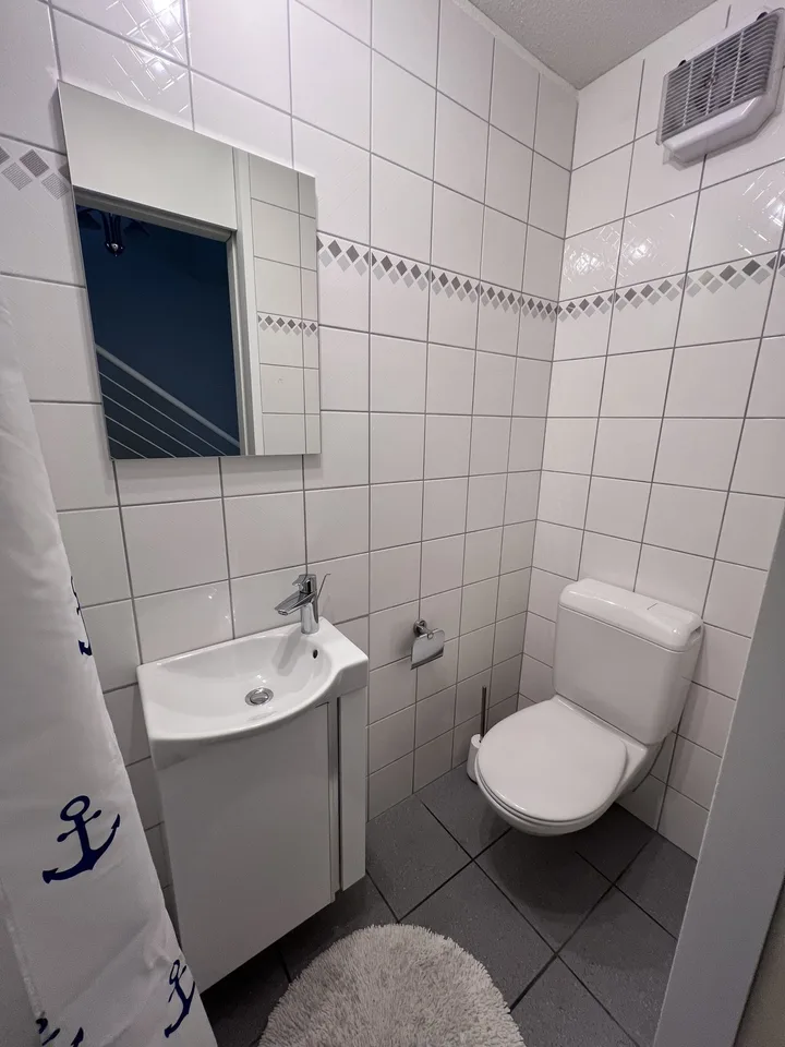 WG Zimmer zu vermieten in frisch renovierter Wohnung – Top Lage, alles inklusive!