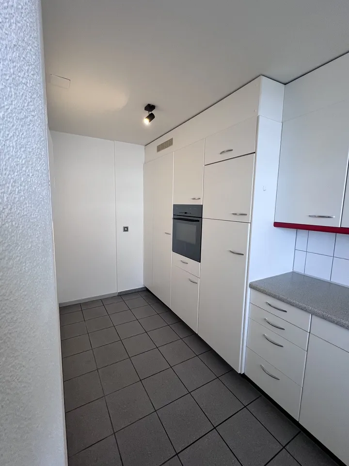 WG Zimmer zu vermieten in frisch renovierter Wohnung – Top Lage, alles inklusive!