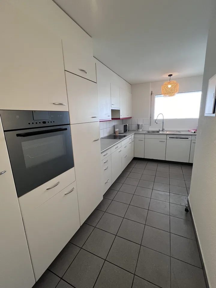 WG Zimmer zu vermieten in frisch renovierter Wohnung – Top Lage, alles inklusive!