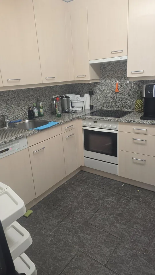 Grosszügiges WG-Zimmer im Herzen von Höngg zu vermieten