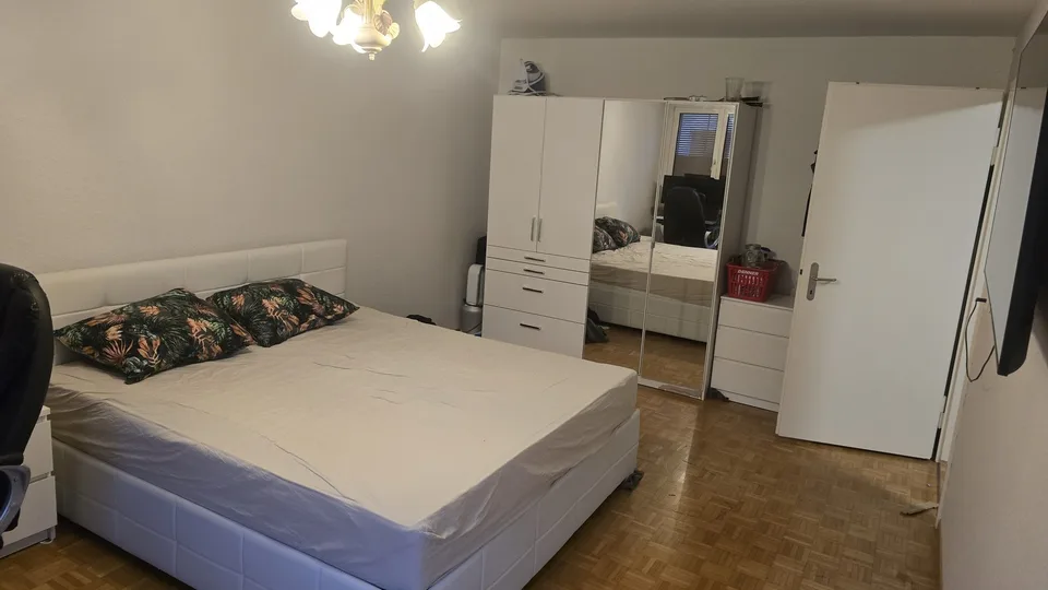 Grosszügiges WG-Zimmer im Herzen von Höngg zu vermieten