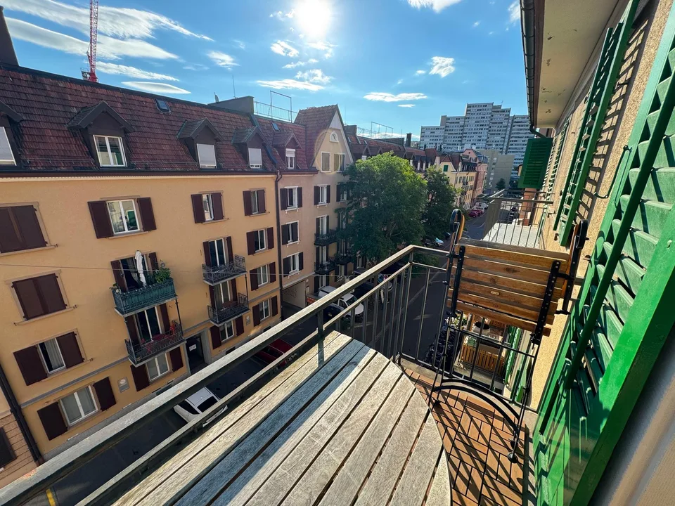 Helle 3.5-Zimmer-Wohnung mit zwei Balkonen – nahe Lochergut