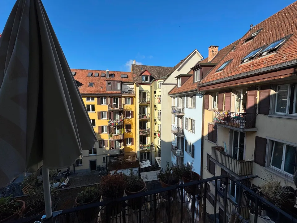Helle 3.5-Zimmer-Wohnung mit zwei Balkonen – nahe Lochergut