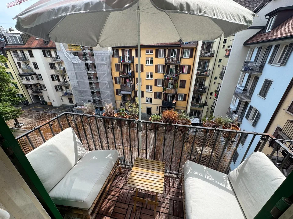 Helle 3.5-Zimmer-Wohnung mit zwei Balkonen – nahe Lochergut