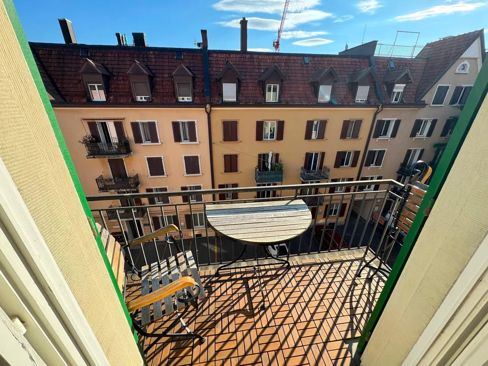 Helle 3.5-Zimmer-Wohnung mit zwei Balkonen – nahe Lochergut
