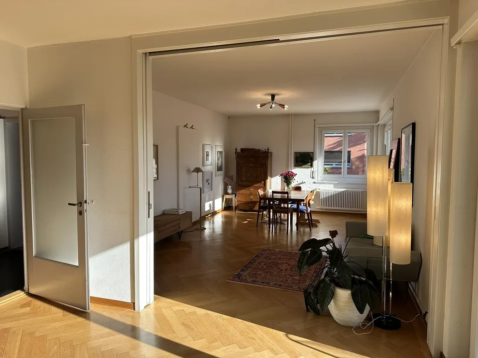Sonnige, zentrale 4.5 Zimmer Wohnung - sunny, well located