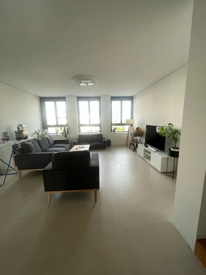 WG-Zimmer in grosszügiger Maisonettewohnung mit Balkon in Zürich-Albisrieden