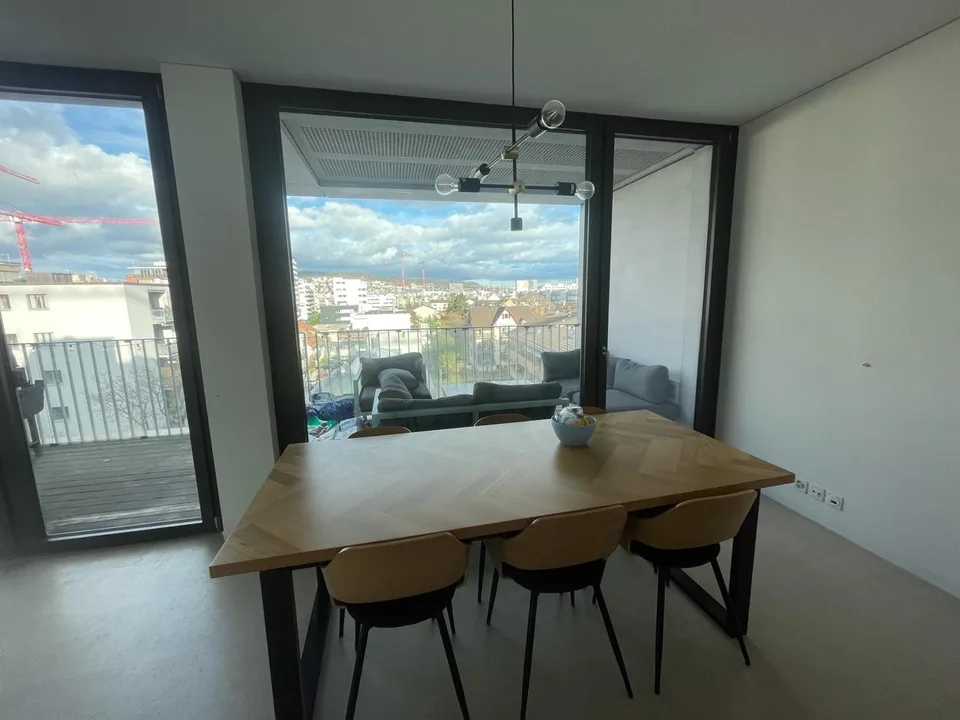 WG-Zimmer in grosszügiger Maisonettewohnung mit Balkon in Zürich-Albisrieden