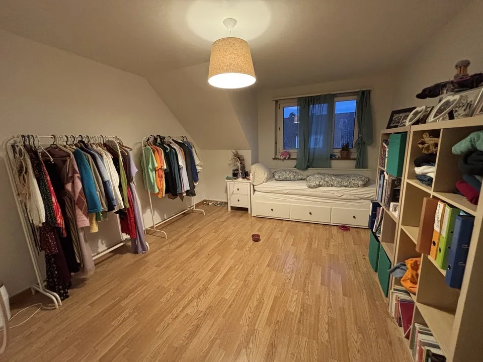 Spacious, big bedroom in beautiful Hönggerberg area - long term stays only!
