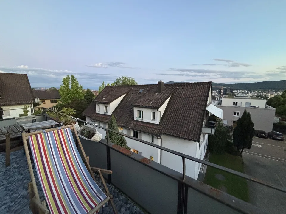 Spacious, big bedroom in beautiful Hönggerberg area - long term stays only!