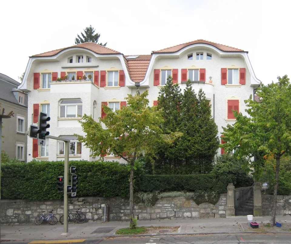Schöne zentrale 3.5 Zi.-Whg. mit Pavillon zur Mitbenutzung im Garten