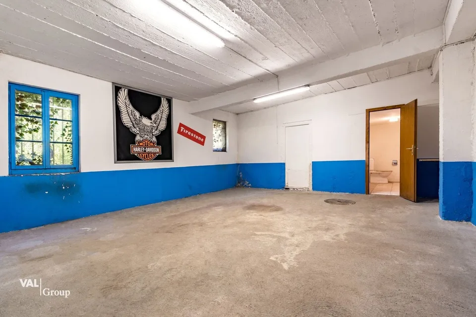 Appartement 4,5 pces, avec atelier dépôt de 64 m2, à rénover