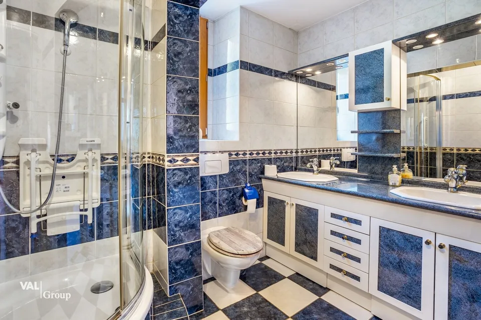 Appartement 4,5 pces, avec atelier dépôt de 64 m2, à rénover